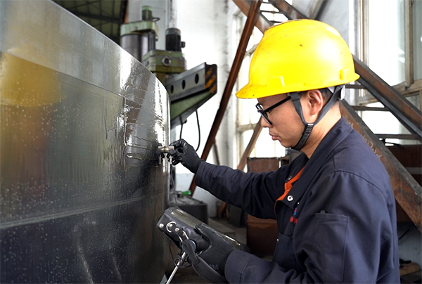 表面處理與后期檢驗：大型鑄造加工廠家對鑄件質量的細節把控